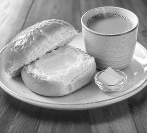 Bun Maska With Chai