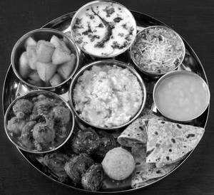Gujarati Thali - Premium