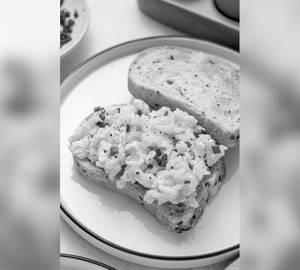 Scrambled egg with toast
