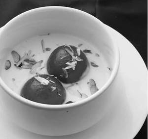 Gulab Jamun With Rabdi