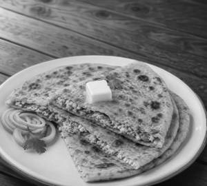 Paneer paratha PROTEIN RICH ( 2 PIECE  ) WITH PICKLE 