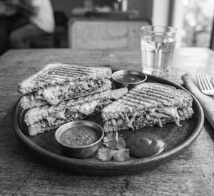 Veg Cheese Grilled Sandwich [ 3 Pieces ]