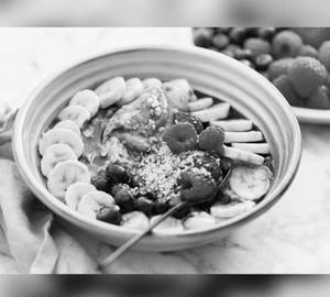 Healthy oats bowl