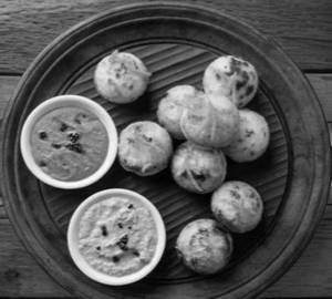 Veg Rawa Appam [ 8 Piece  ]