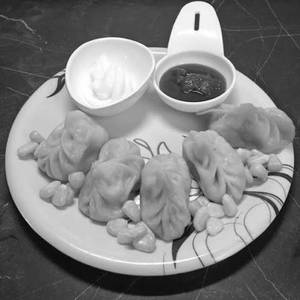 Steamed corn cheesy momos[5pcs]