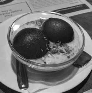 Kala-jamun With Rabdi