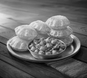 Puri 5Pc With Matar Paneer+kheer Bowl