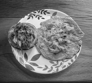 Crispy chicken curry with 2 lachha paratha