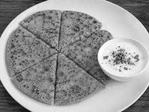 2 Aloo Parathaa With Curd - s/z