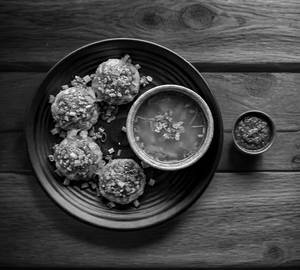 Veg Pan Fried Momos [4 Pieces]