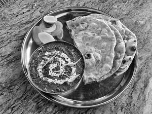 DAL MAKHANI WITH ROTI / RICE