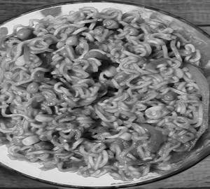 Schezwan Maggi ( maggi with Schezwan chutney) not included vegetable 