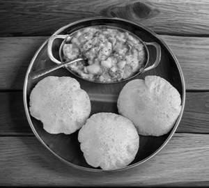 Puri kachori (4 pcs) aloo veg +chole