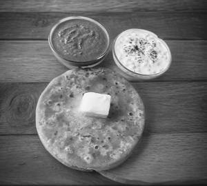 Aloo paratha with dahi makhana