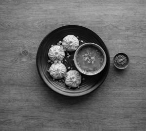 Veg Steamed Momos [4 Pieces]