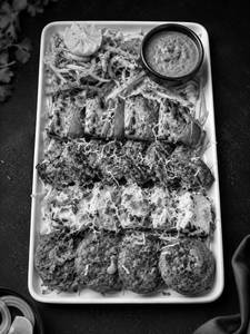 Banaras Special Platter [16 Pieces]