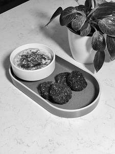 Classic Hummus Served With Baked Falafel (4pcs)