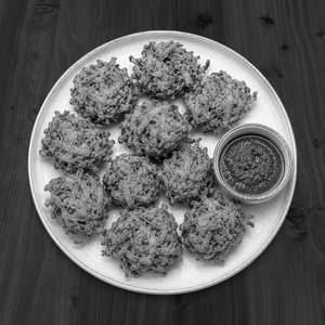 Mixed Veg Pakoda + Chutney