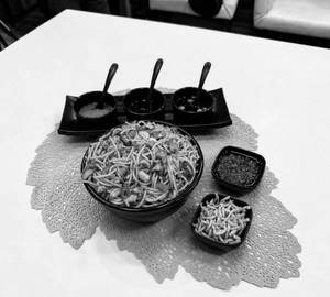 Burnt Garlic Noodles (Chicken)