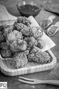 Chicken Popcorn (6Pcs) with our spl green satni dip