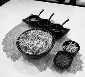 Hakka Noodles (Veg)