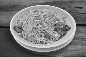 Veg Hakka Noodles With Manchurian