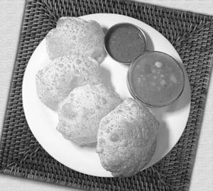 4 Puri With Sabzi And Chutney