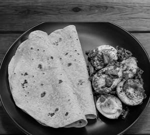 2Chapati With Boiled Egg Fry
