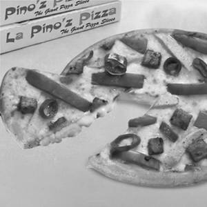 Korma Chicken Cheese Burst Pizza