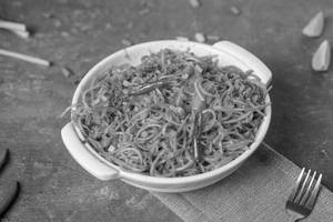 Chilli Garlic Noodles (650ml)
