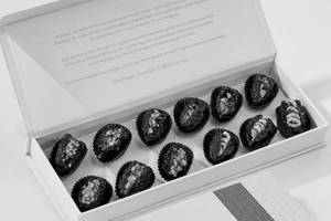 Zinque's Box Of 12 Saudi Arabian Safawi Dates