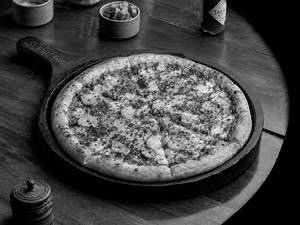 Burnt Garlic Pesto Pizza