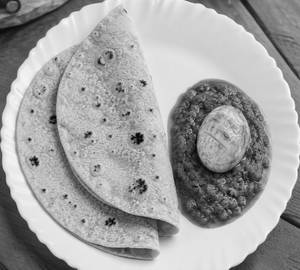 2Chapati with boiled egg curry 1egg