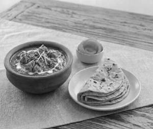 Chicken Lababdar + Phulka (4pcs)