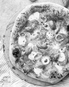 7" Regular Chicken Salami Pizza