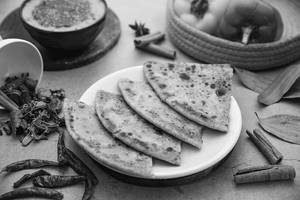 Aloo Paratha With Curd And Pickle
