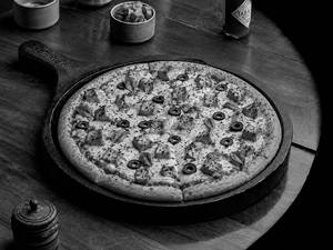 Grilled Chicken Pan Pizza
