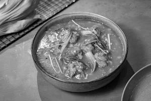 Chicken In Hot Garlic Gravy
