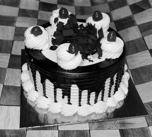 Black Forest Cake  ( 1 Pond )