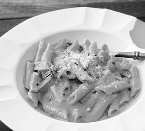 Red White Mix Sauce Pasta