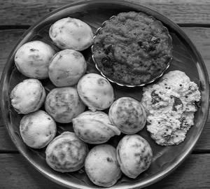 Kara Paniyaram (4 Pieces)