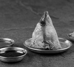 Samosa With Chutney