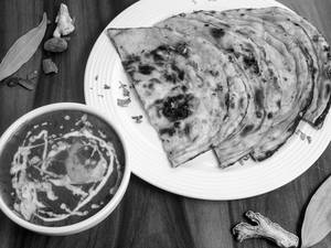 Dal Makhani(360 Ml) And 2 Lacha Prantha