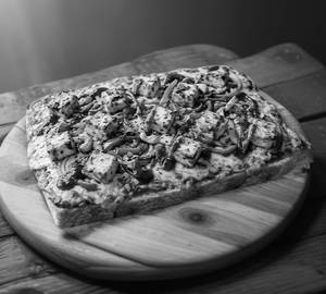 Bread chicken cheese pizza