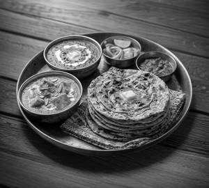 Dal Makhni Full+Shahi Paneer Full+Butter Chapati 10Pc