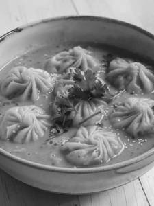 Chicken Jhol Momo's (8 Pcs)