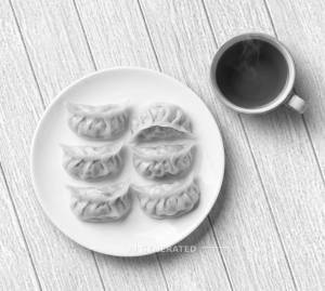Veg steamed momos [6 pieces] + Black tea