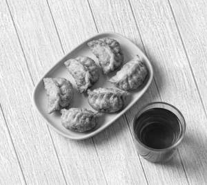 Veg fried momos [6 pieces] + Black tea
