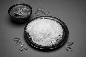 Idiyappam (3) + Chicken Gravy