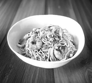 Schezwan prawn noodles